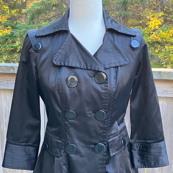 Stylish Black Coat with Embellished Buttons - Picture 5 of 9